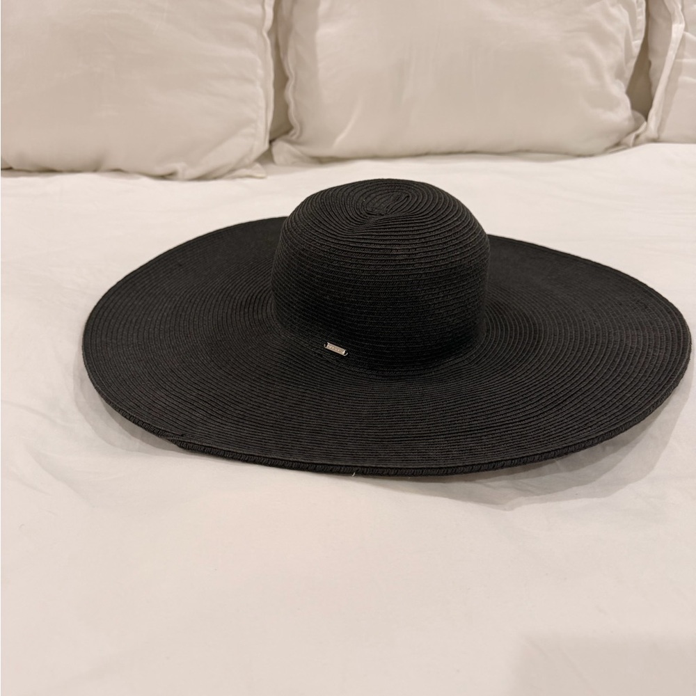 Elegant Black Wide-Brim Hat